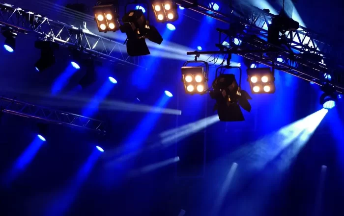 Profesyonel sahne ışık sistemleri ve konser aydınlatma