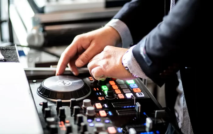 istanbul fuar standı etkinlikleri için profesyonel ses sistemi kurulumu ve DJ kiralama hizmeti.